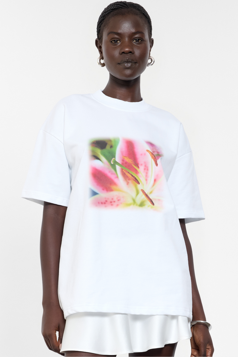 Oversized Tee | Zoomed Lily Floral